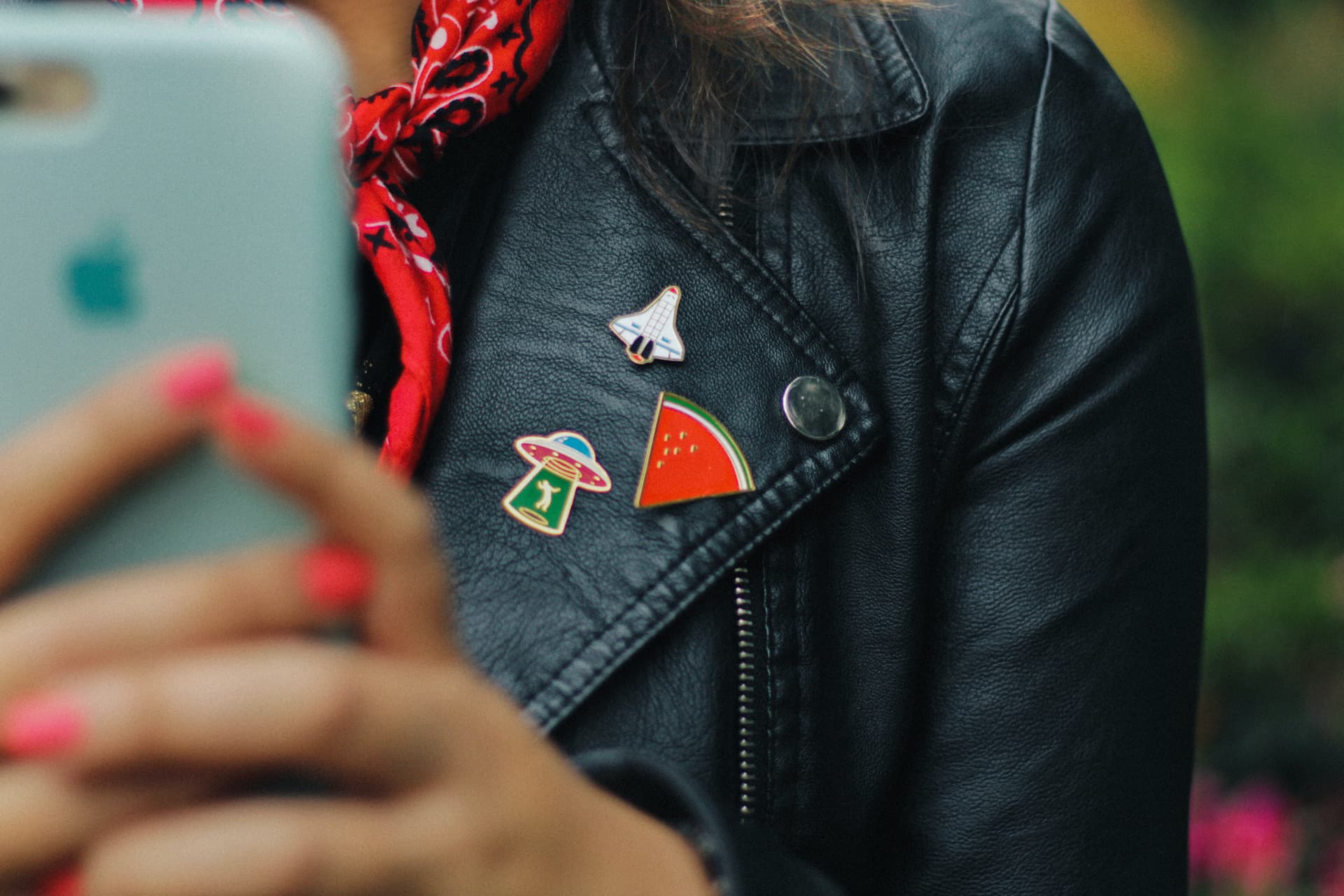 4 Great Ways Lapel Pins Aid a Business’ Marketing Strategy