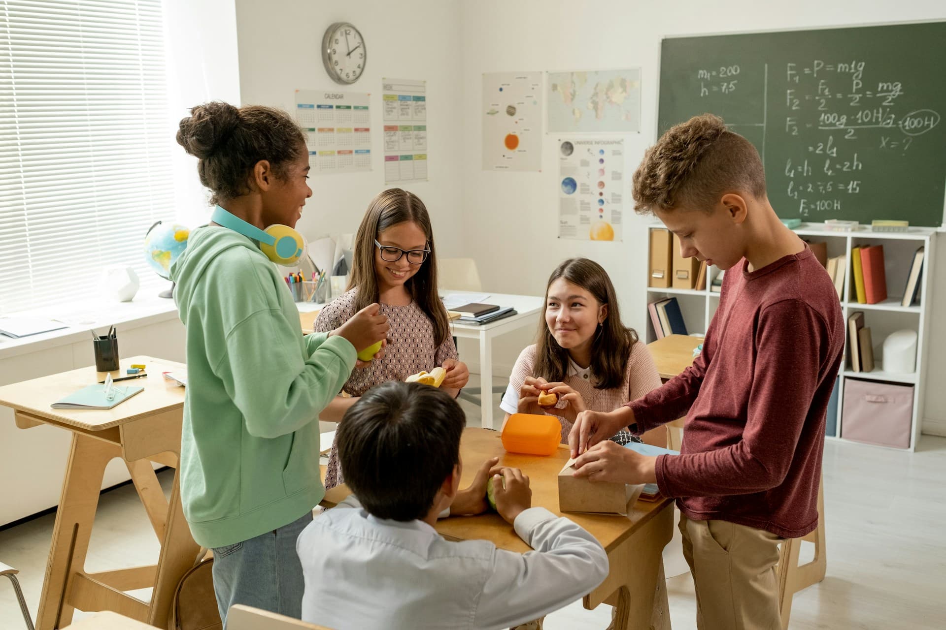 Using Custom Lapel Pins to Amplify Your School Spirit and Identity